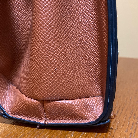 London Fog Tan Crossbody Bag - Picture 7 of 10